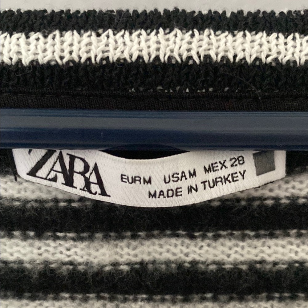 Zara Black and White V-Neck Sweater Classic Stripes - Picture 2 of 4